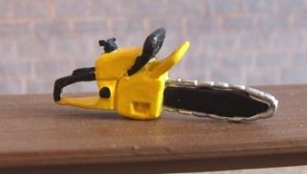 WM041Y - Tronçonneuse Jaune - En Miniature - 1
