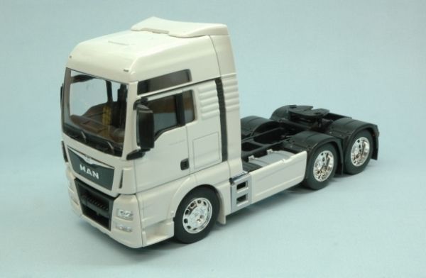 WEL32650L-WB - MAN TGX 6x4 blanc - 1