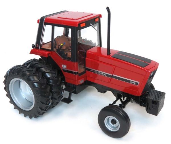 ERT14985 - IH 3688 - National Farm Toy Museum - 1