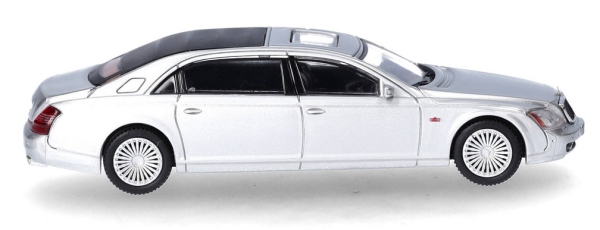 HER87MC000023 - MAYBACH 62S 2002 argent - 1