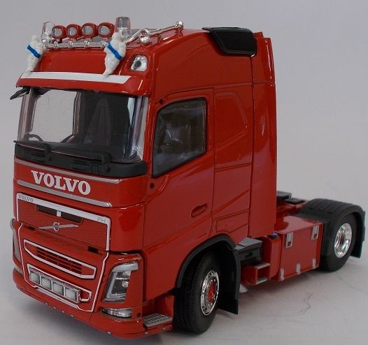 TEK71983A - VOLVO FH Globetrotter 4x2 rouge - 1