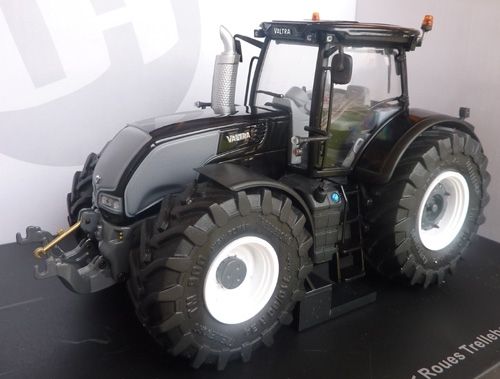 Tracteur Valtra S noir roues Trelleborg - Universal Hobbies - 1/32