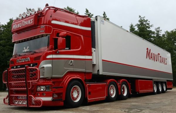 Miniature SCANIA R09 Topline 6x2 avec semi frigorifique 3 essieux MANUTRANS WSI WSI01-2424 | Collect World