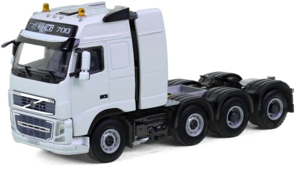WSI03-1090 - VOLVO FH16 700 Globetrotter 8x4 - 1