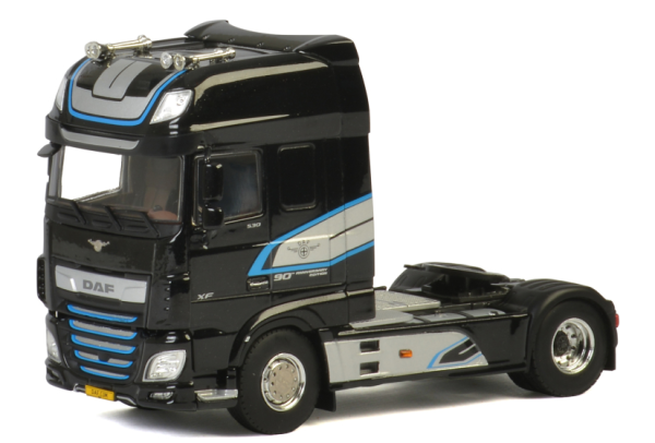 WSI04-2061 - DAF XF Super Space Cab 4x2 My2017 Black - 1