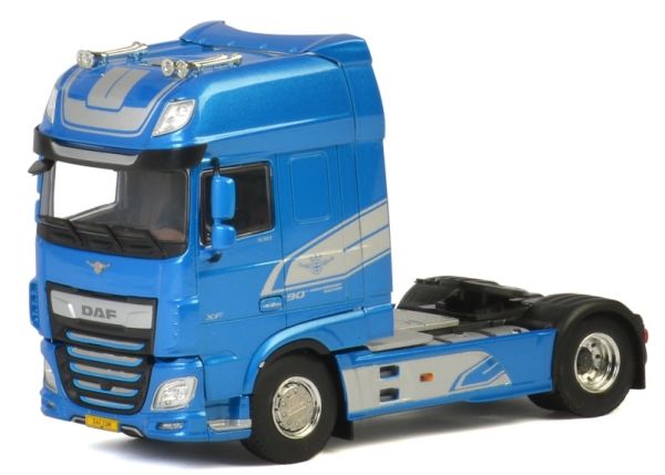 WSI04-2062 - DAF XF Super Space Cab 4x2 My2017 Bleu - 1