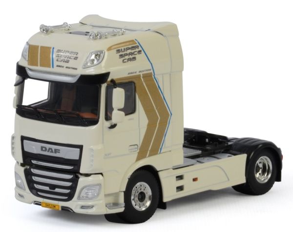 WSI04-2095 - DAF XF Super Space Cab MY2017 4x2 - 1