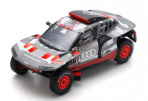 Spark 1/18 – Audi Q E-Tron RS #207 Rallye Dakar 2023 – Sainz & Cruz – Avec Présentoir