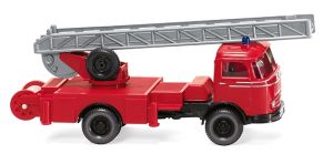 MERCEDES 4x2 pompier avec la grande échelle