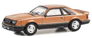 GREEN13340-F - FORD Mustang Cobra 1980 Marron de la série THE STAMPEDE sous blister