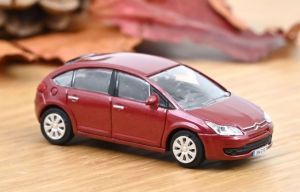 NOREV155496 - CITROEN C4 Berline 2004 Rouge
