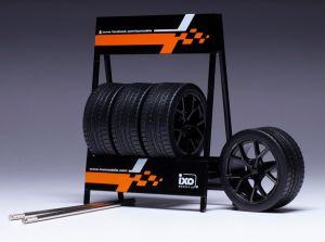 IXO18SET029W - Rack de 4 pneus RS3 avec jantes noir