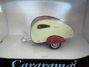 Caravane rouge et blanche