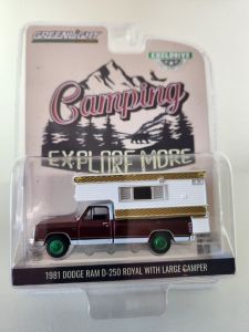GREEN30409VERT - DODGE Ram D-250 royal Pick-up rouge 1981 avec grand camping car jantes Vertes de la série CAMPING sous blister