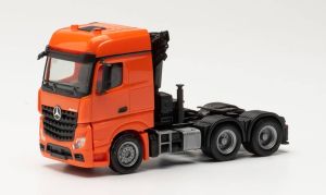 MERCEDES ARCOS 6X2 avec grue de déchargement et support arrière