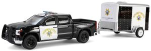GREEN32315-C - CHEVROLET Silverado 2023 Police de Californie avec remorque de la série HOT PURSUIT sous blister