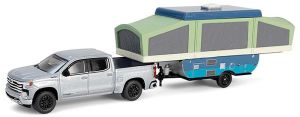 GREEN32320-D - CHEVROLET Silverado High Coutry avec Camper 2024 gris  de la série HITCH & TOW sous blister