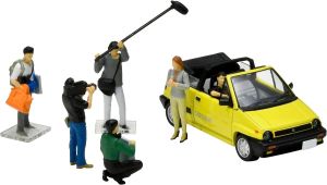 TOM324751 - Television Crew avec HONDA City Cabriolet jaune et accessoires