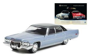 CADILLAC Sedan deville 1972 bleu métallique de la série VINTAGE AD CARS sous blister