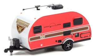 Caravane 1 essieu WINNEBAGO rouge et blanche 2017 de la série HITCHED Homes sous blister