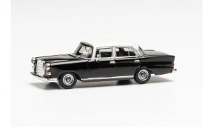 HER430739-002 - MERCEDES 200 Noire et blanche