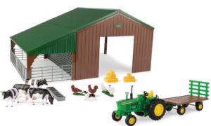 BRI47024 - Hangar avec JOHN DEERE , plateau et animaux