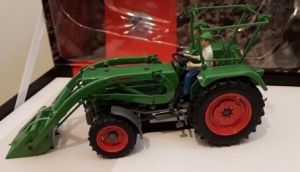 Porte Clef TRACTEUR VALTRA G135 Rouge H5871 UNIVERSAL HOBBIES