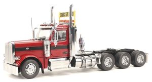 DCM71147 - PETERBILT Model 589 131 BBC avec essieu Tridem rouge