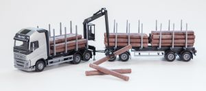 EMEK71301 - VOLVO FH16 6x4 gris porteur avec remorque 2+2 Essieux et grue de déchargement  transport de bois
