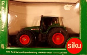 ミニカー SIKU Fendt 716 Vario 1:32 Siku 2965 in 1:32, Fendt Favorit 716 Vario, Version 1 ohne Türen