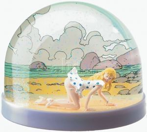 Boule à paillette Pin-Up Miel Manara hauteur 6 cm diamètre 7,5 cm