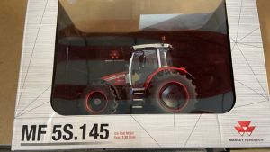 CW0183 - MASSEY FERGUSON 5S – avec jantes noires et rouge