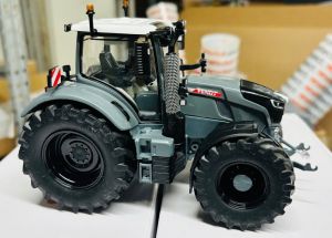 CW0288 - FENDT 728 Vario gris jantes noires