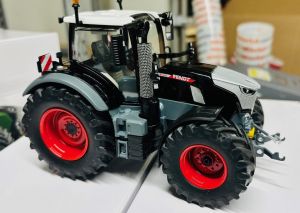 CW0289 - FENDT 728 Vario Black Beauty