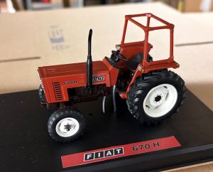 CW0303 - FIAT 670H 2wd Terracotta