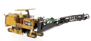 Raboteuse CATERPILLAR PM 622 avec conducteur et boite métal