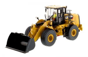 Chargeur CATERPILLAR 950M sur pneus avec conducteur et boite métal