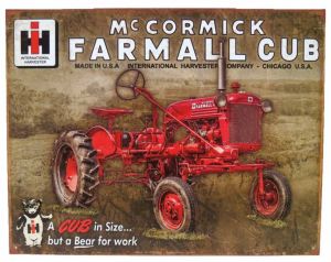 DE-TIN2132 - Plaque métallique McCORMICK Farmall Club - 40.5x31.8 cm