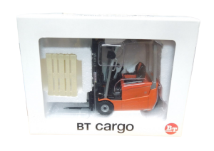 ROS00146 - Chariot élévateur BT avec 1 palette Ech:1/23