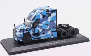 G1470007 - FREIGHTLINER Cascadia 6x4 2018 bleu - CAMOUFLAGE