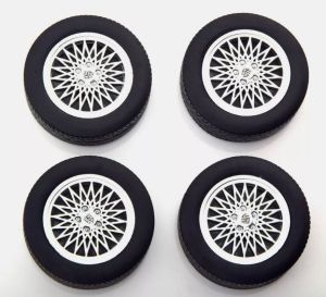 KKSACC026 - 4 Roues avec jantes pour PORSCHE 924