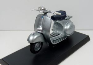 MAGVES0043 - VESPA 150 1957 Gris