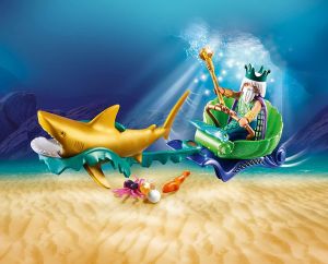 Roi de la mer avec transport de requins
