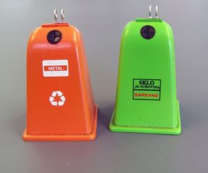 2 bacs de recyclages miniatures à assembler et à peindre