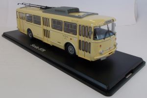 Bus de ville électrique SKODA 9TR crème