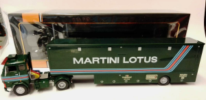 IXOTTR025 - VOLVO F88 4x2 avec remorque 1 Essieu MARTINI LOTUS