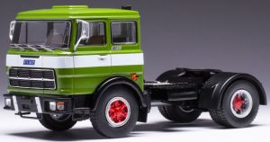 IXOTR147.22 - FIAT 690 T1 4x2 1961 Vert et blanc