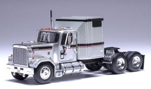 IXO-U64TR004 - GMC General 6x4 1980 Argent avec bandes noires et rouge - USA EDITION