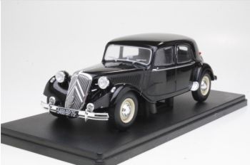 G111V007 - CITROEN TRACTION 15 SIX 1953 noire