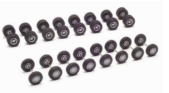 HER054089 - Pneus tout terrain avec jantes 4x4 - 8 paires de roues avant et 8 roues jumelées